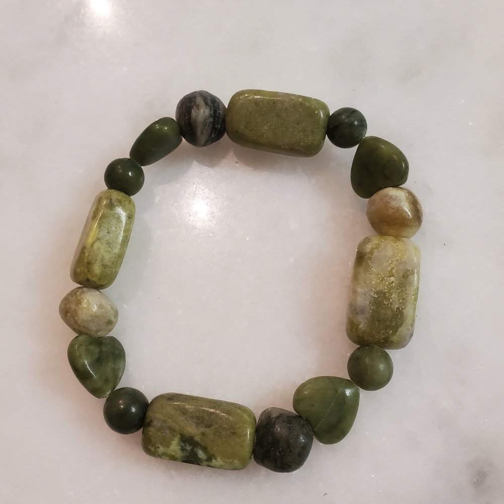 Green Stone stretchy bracelet
